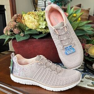 Brand New SKECHERS VIRTUE SHOW RUNNER SLIP ON SNEAKER Knit Stretch Taupe Pink